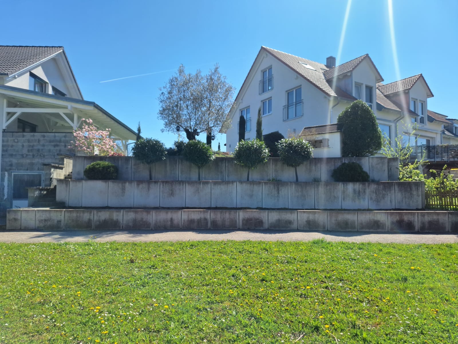 Terrasse nach der Reinigung - sauber und glänzend